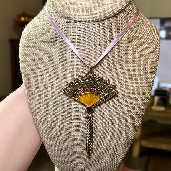 15.5-17.5” Vintage Asian enamel rhinestone oriental folding fan tassel necklace - Picture 3 of 7